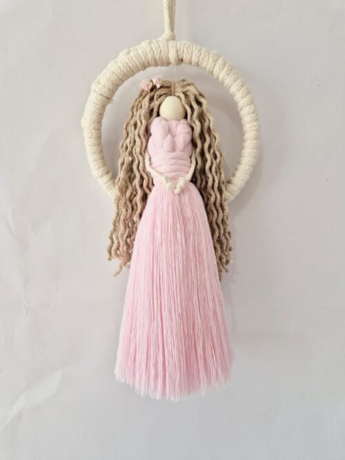 Macrame Doll con Alitas y Corazón