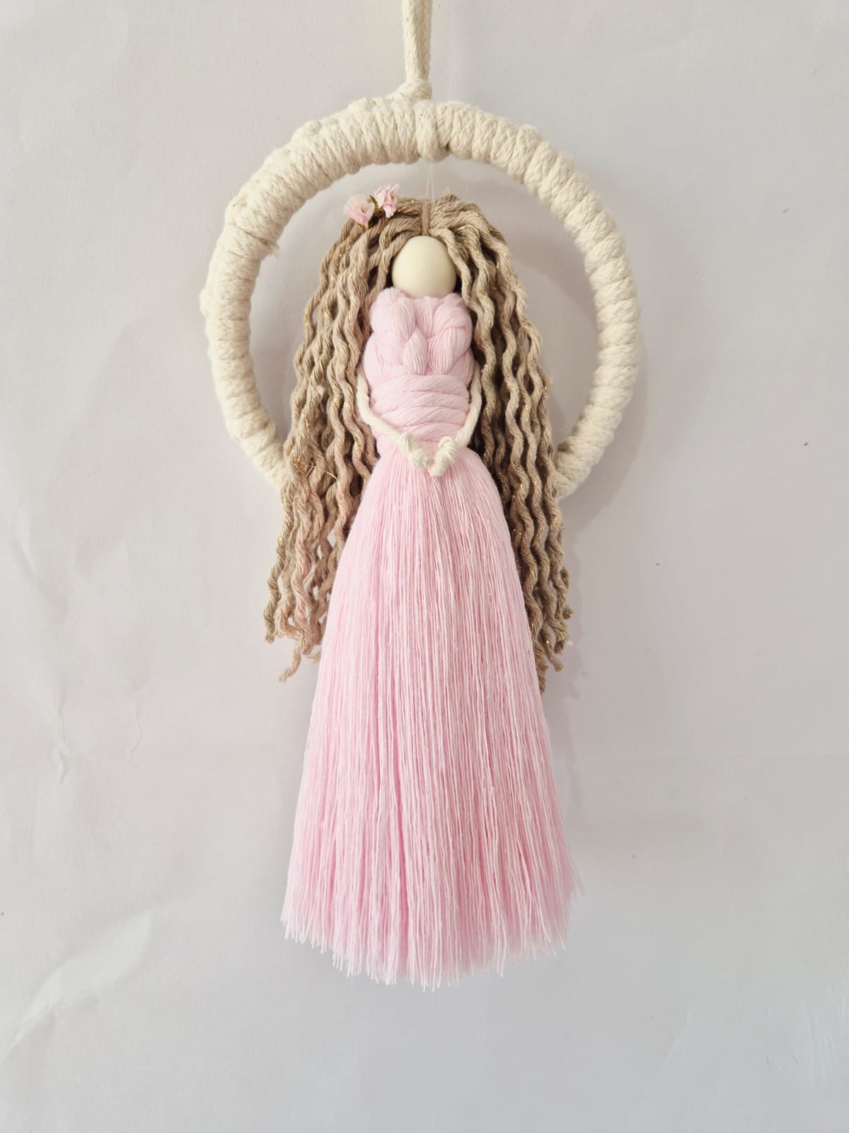 Macrame Doll con Alitas y Corazón
