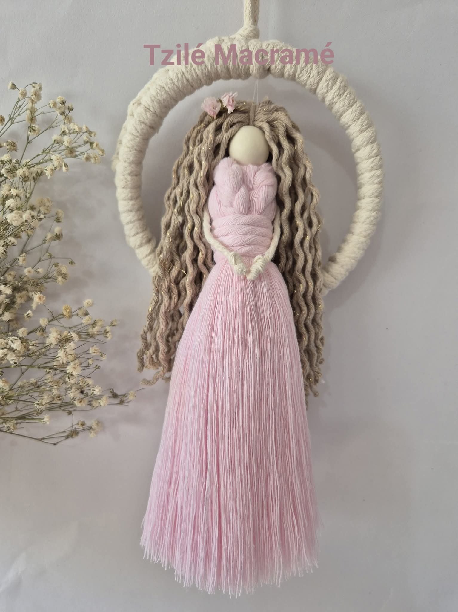 Macrame Doll con Alitas y Corazón